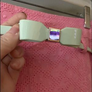 Mad Men-style pencil skirt with thin belt.